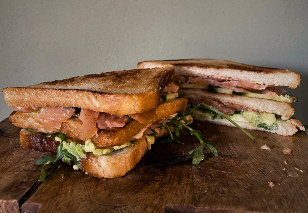 Club Sandwich met Zalm, Avocado en Truffelmayonaise